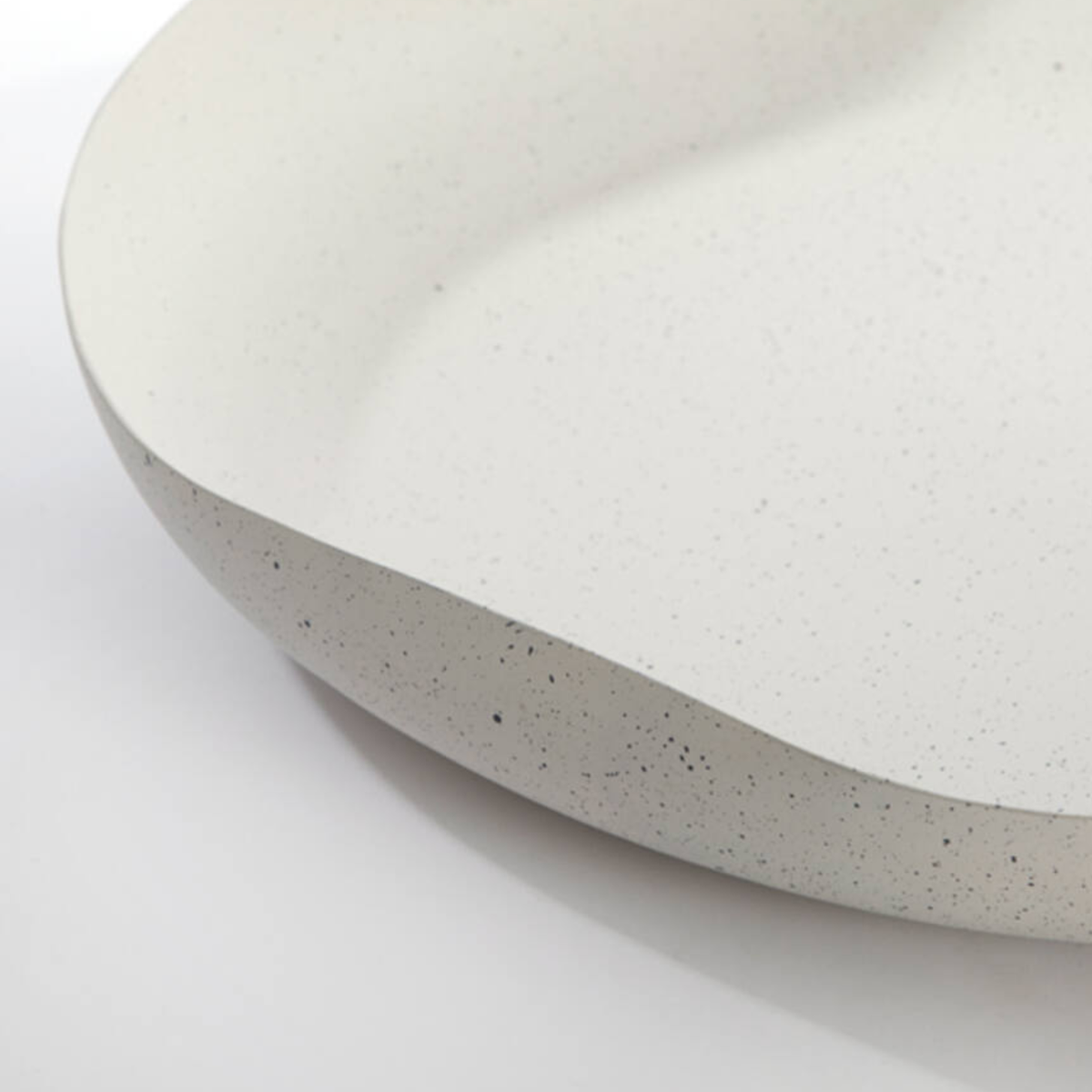 Anzio Medium Metal Platter - White/Light Grey Speckle