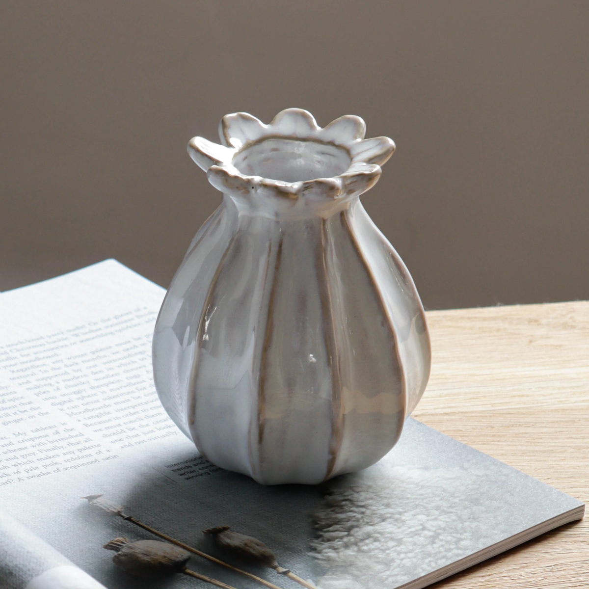 Poppy Bud Vase 11cm - White