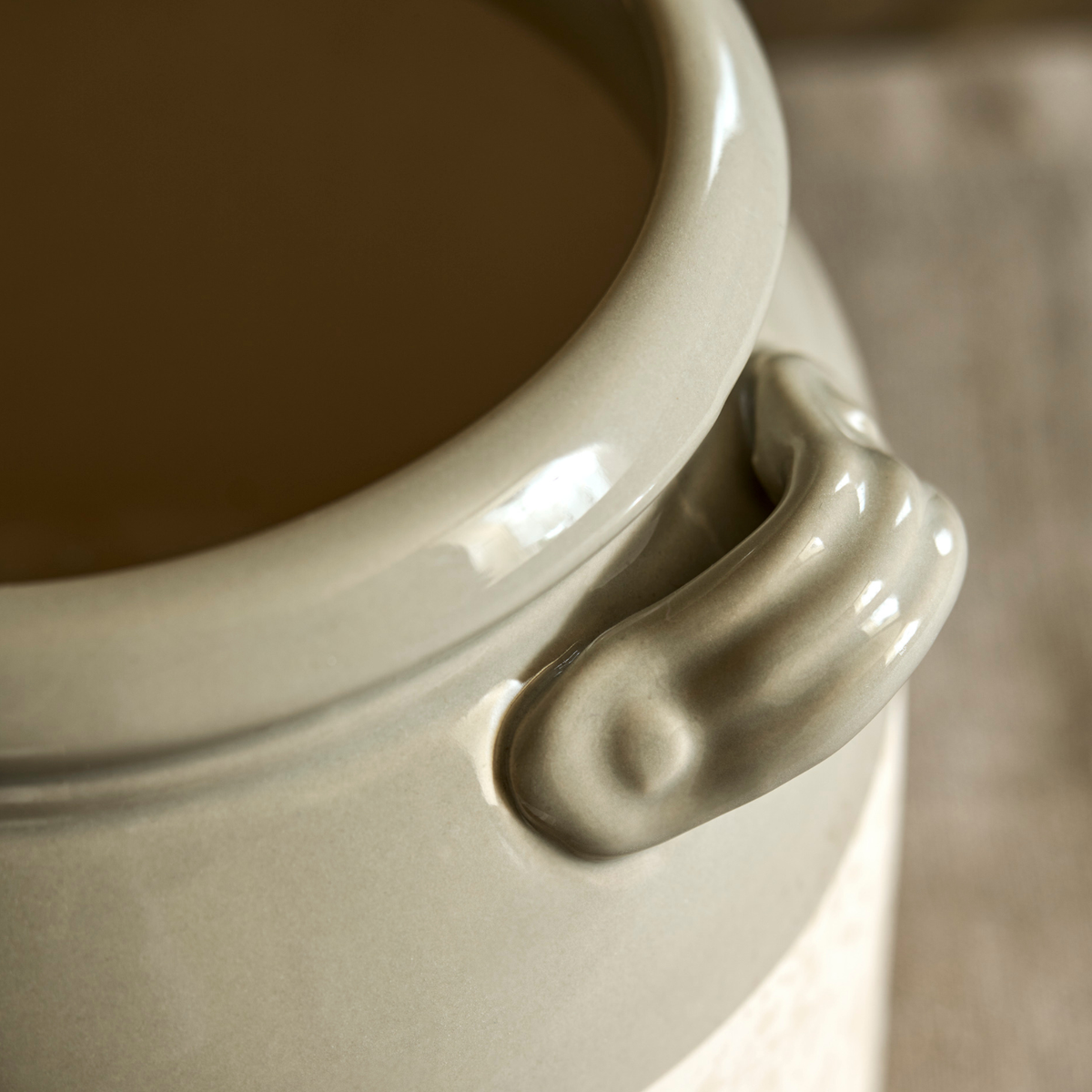 Stratford Pot With Handles - Stoneware/Flint