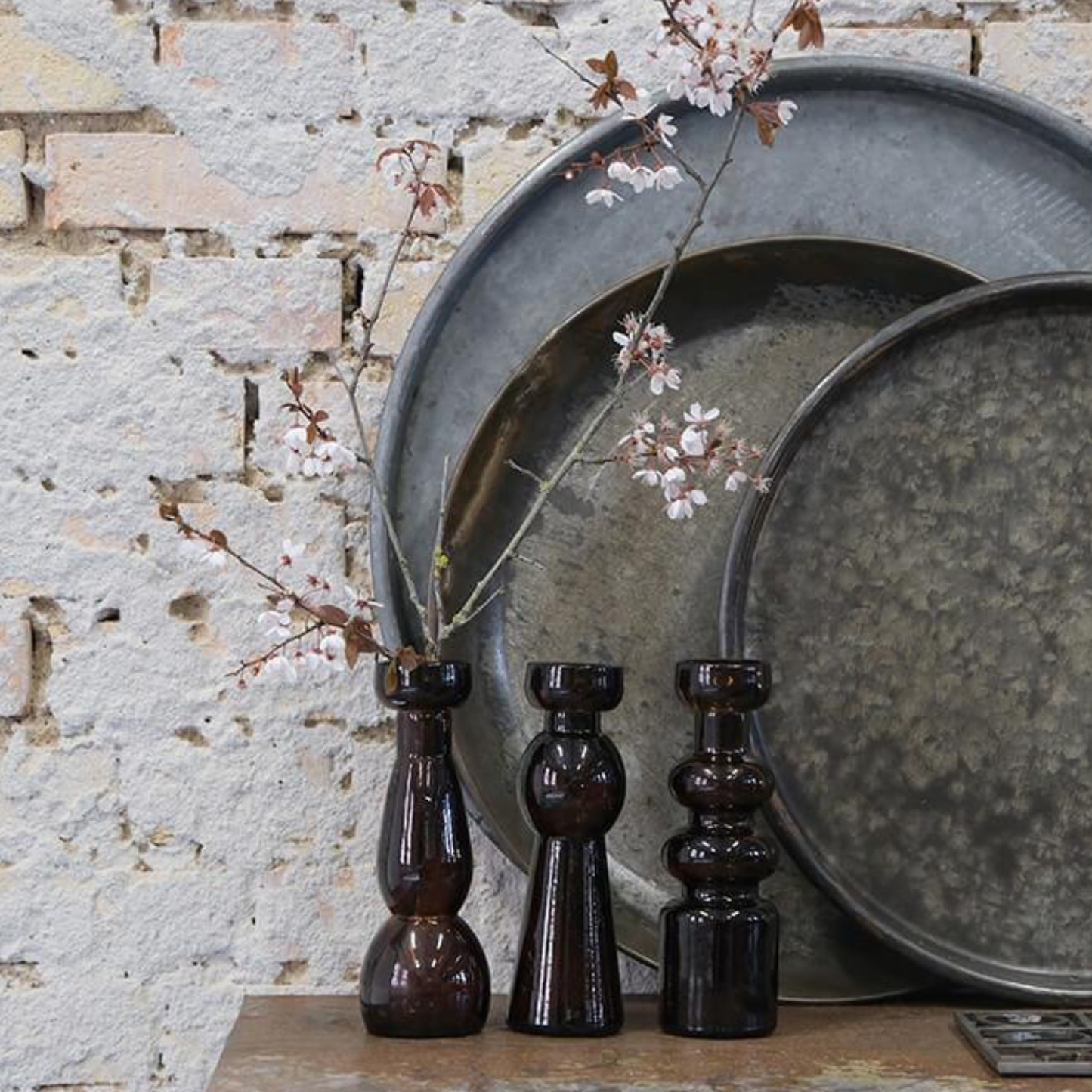 Cinder Medium Round Iron Tray