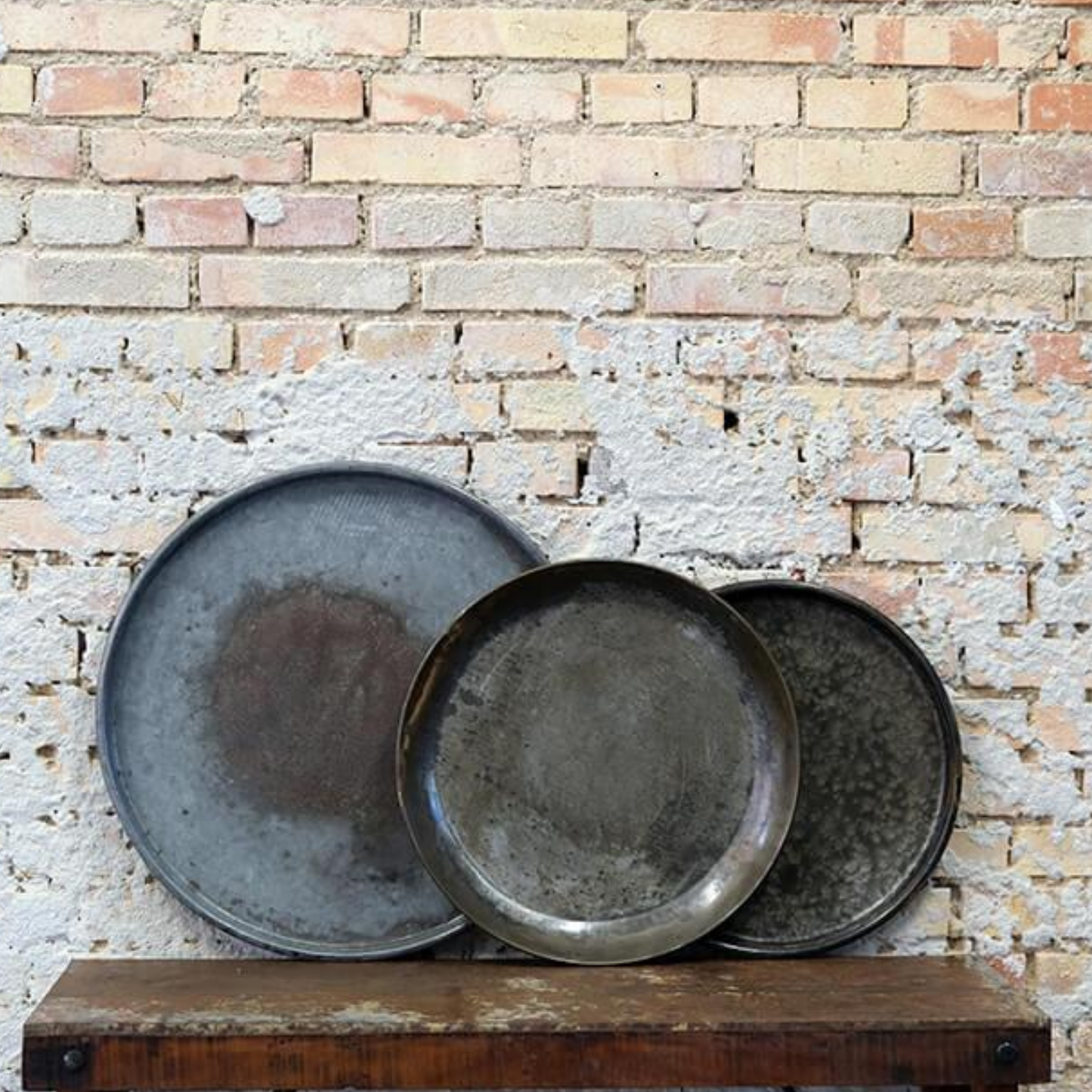 Shadow Round Iron Tray/Dish