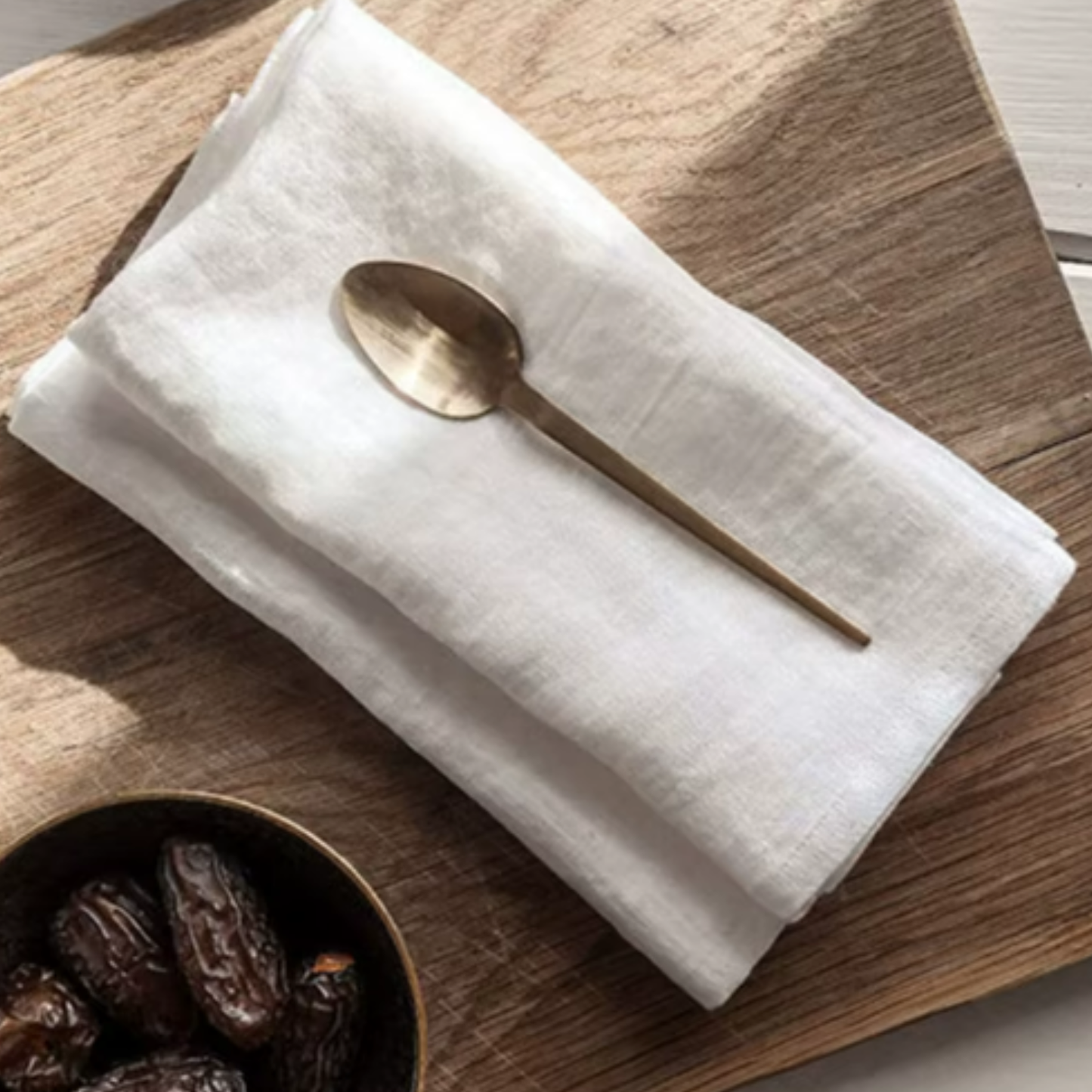 Classic Linen Napkin in White, 40cm