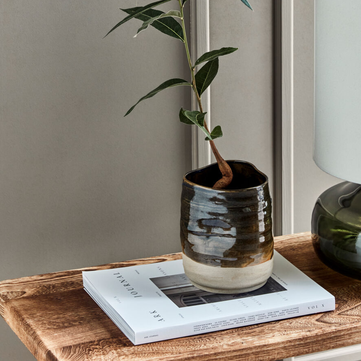 Happy Planter in Moss & Natural